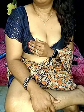 Shreya8999 webcam