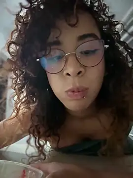 woo_isdaphne - Woo_isDaphne's free webcam - UK Sex Cams