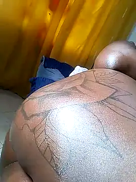 Hugemassivebootie webcam