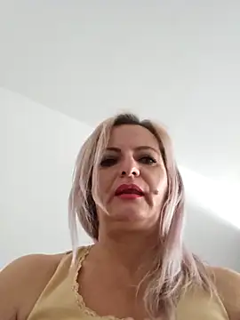 ladytouch - LadyTouch's free webcam - UK Sex Cams