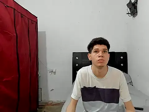 andrew_2811 - Andrew_2811's free webcam