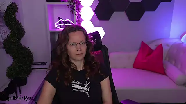 AnnikaRose webcam
