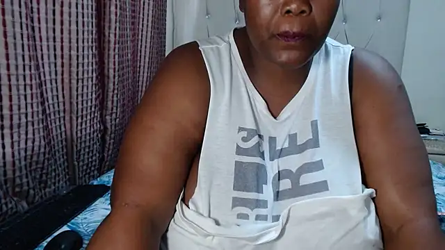 CHOCOLATEDARKBUSTYX webcam