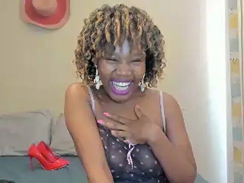 AfricanSquirtingQueen webcam
