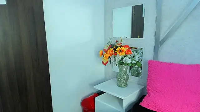 Alana_Hotterr webcam