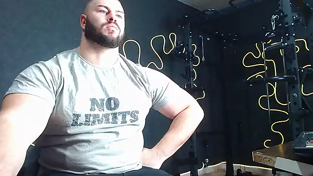 muscularjohnforuX webcam