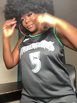 WomanNextdoor1 webcam