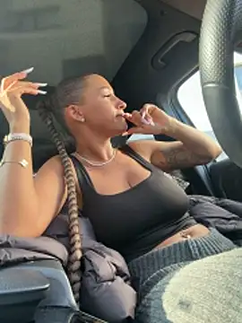 LovingBlondie webcam