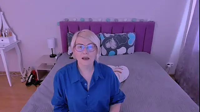 sabrinamacmarren webcam