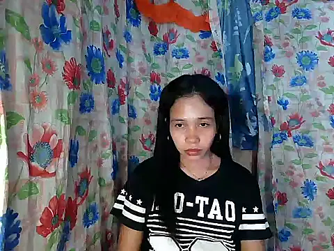 PinaySkinnyGirl webcam
