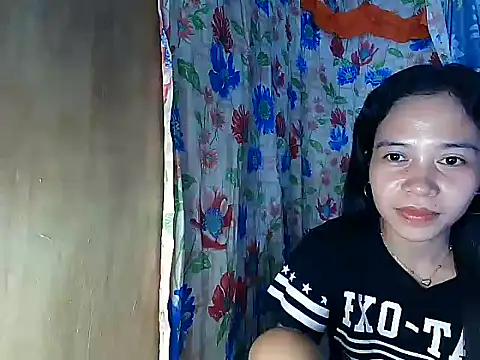 PinaySkinnyGirl webcam