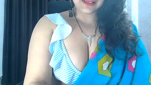 SimmiQueen_77 webcam