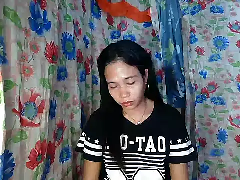 PinaySkinnyGirl webcam