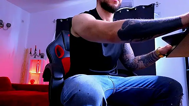 MightyAaron66 webcam