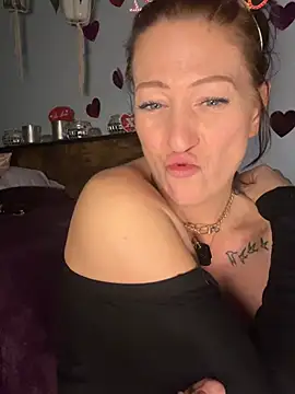 TheSweetestFknSlut webcam