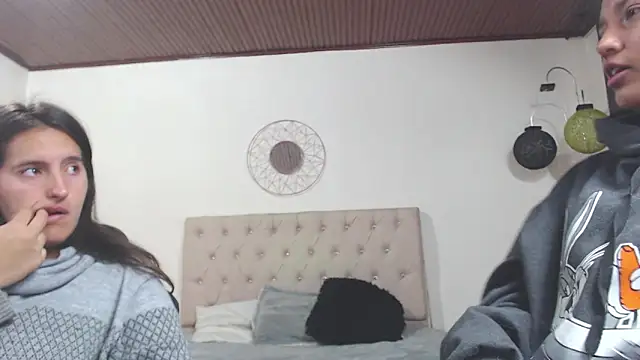 sharon_and_sharit webcam