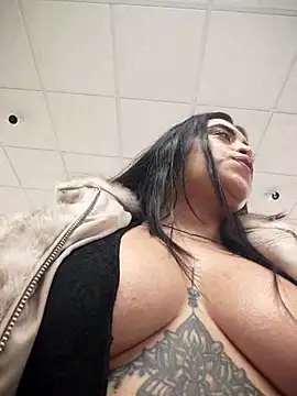 MissNyraSecret webcam