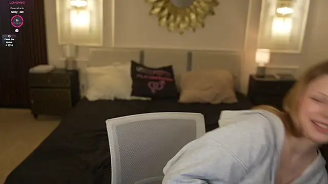 Charlotte_Dreams webcam