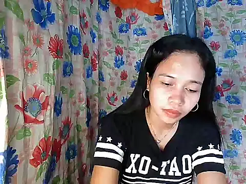 PinaySkinnyGirl webcam