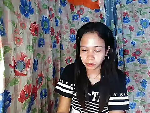 PinaySkinnyGirl webcam