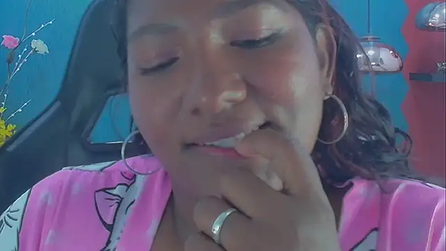 Amara_Brunette01 webcam