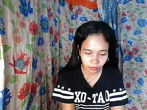 PinaySkinnyGirl webcam