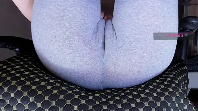 Cameltoe_squirt_inPants webcam