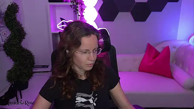 AnnikaRose webcam