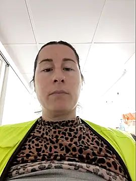 bichota85 (F milf) - Show toilet work+ 2 videos