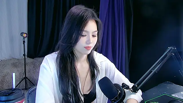 美女yoyo-o88在线直播