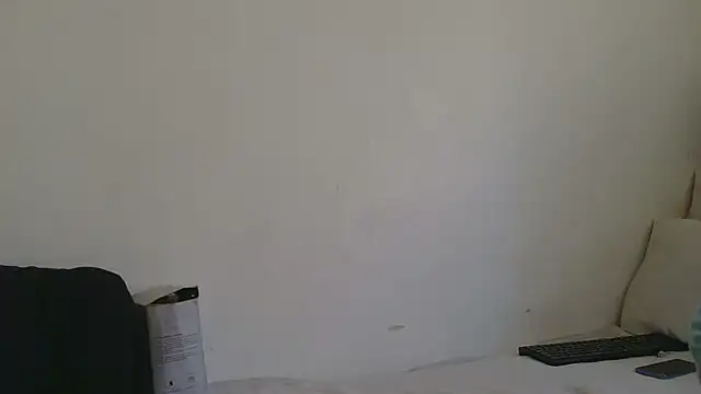 sluttylaura21 webcam