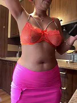 Hotmomcheckk_ webcam