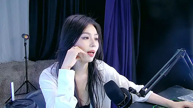 美女yoyo-o88在线直播