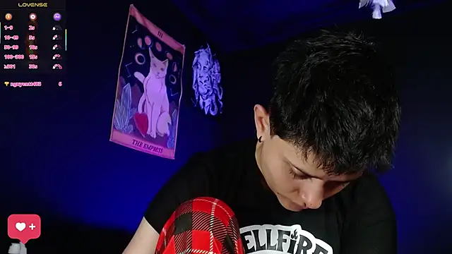 girl_intense444 webcam