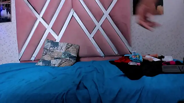 natasha_and_zoe webcam