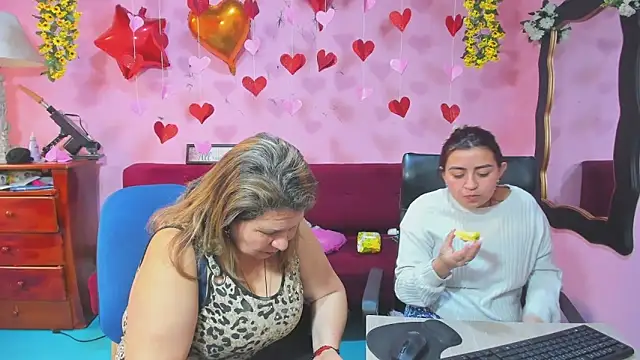 lesbiancuple - Lesbiancuple's free webcam - UK Sex Cams