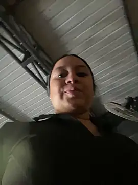 Pretty_Isadora webcam