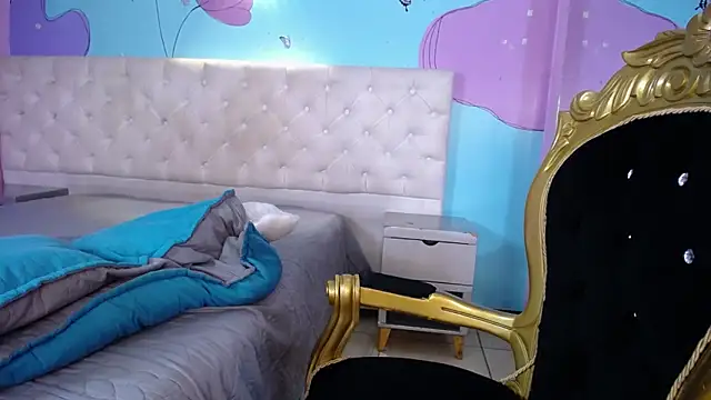 caroliine_fox__ webcam