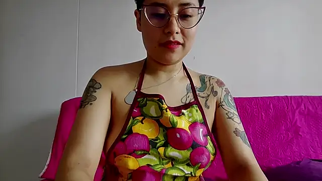 Juliexxxxtasy webcam