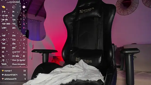 laura-hills18 webcam