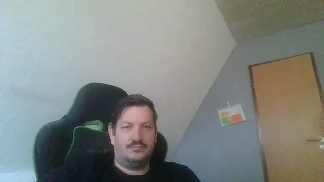 golffahrer1982 - Golffahrer1982's free webcam - UK Sex Cams