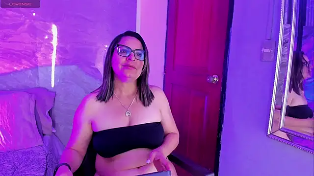 Agatha_Pleasure webcam
