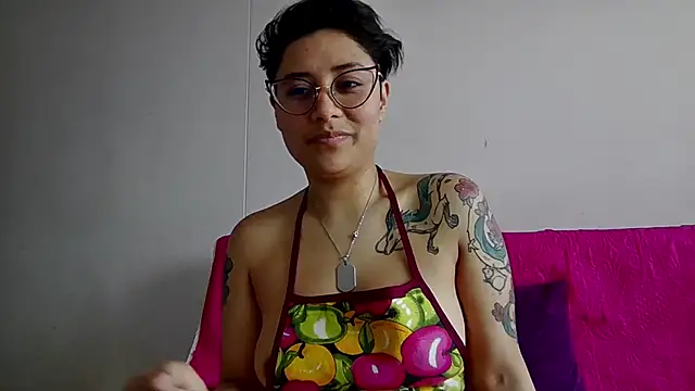 Juliexxxxtasy webcam