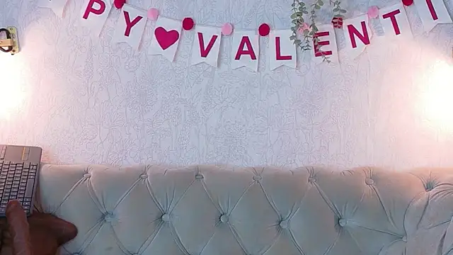 Cloee_Rainbow1 webcam