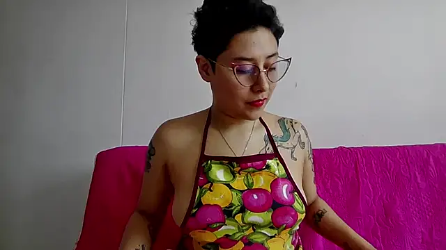 Juliexxxxtasy webcam