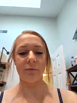 Webcam Model (_Karizma_)  is live.Free join now!