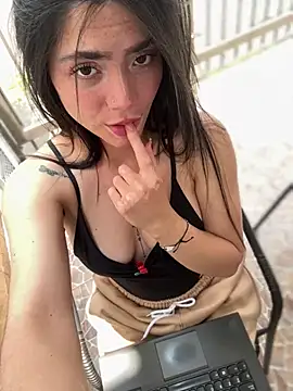 PamelaJonsom_ webcam