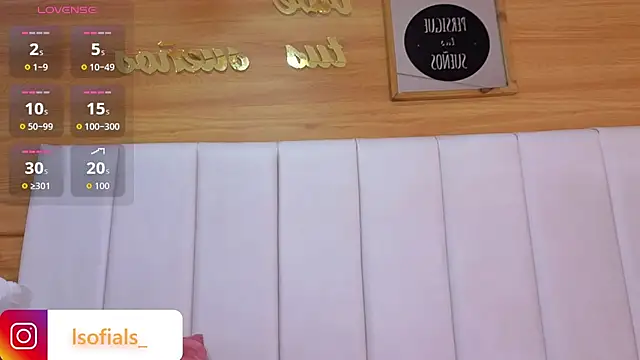 Abril_Velvet_a_ webcam