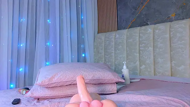 Live webcam of mia_scot