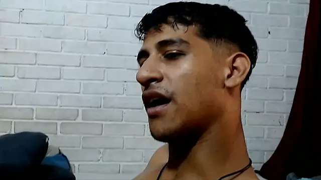 valeriaswang_Lucas webcam